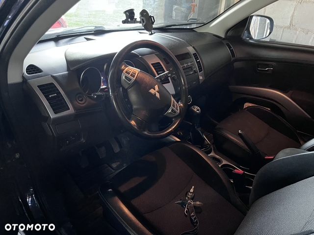 Mitsubishi Outlander 2.0 2WD Inform - 14