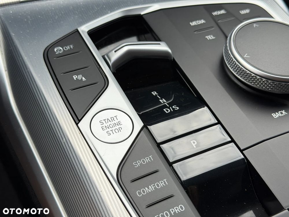 BMW Seria 3 318d mHEV - 21