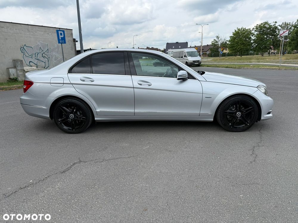 Mercedes-Benz Klasa C 250 CGI BlueEff Avantgarde - 6