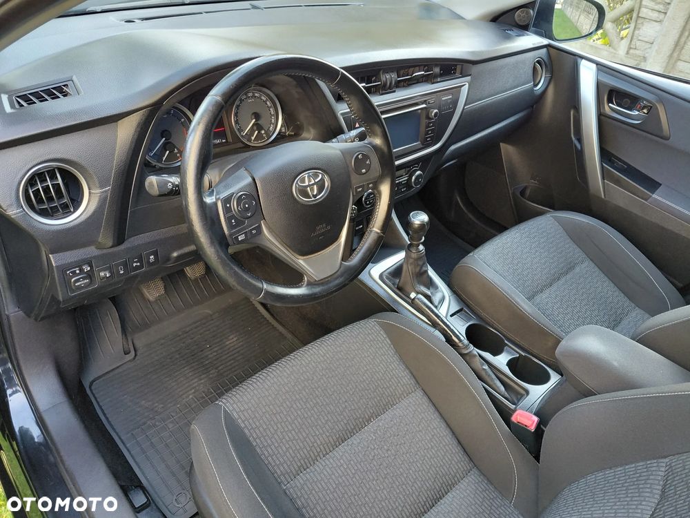Toyota Auris - 12