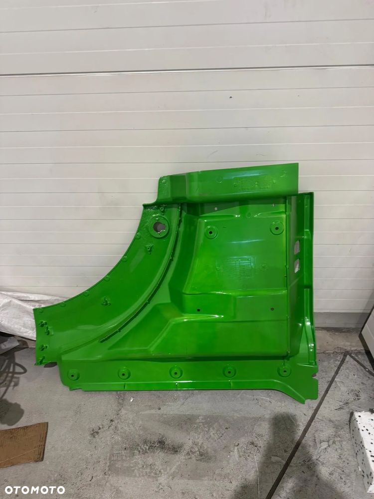 Osłona słupka  RH MAN TGX oryginał 81.62410-0200 - 1