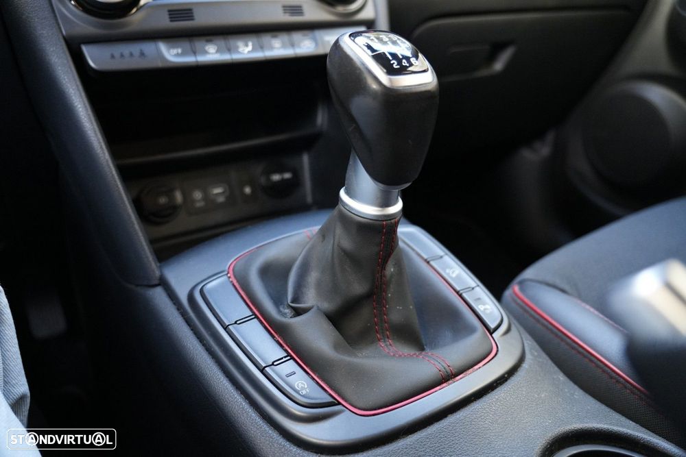Hyundai Kauai 1.0 T-GDi Pele/Tecido Vermelho - 18