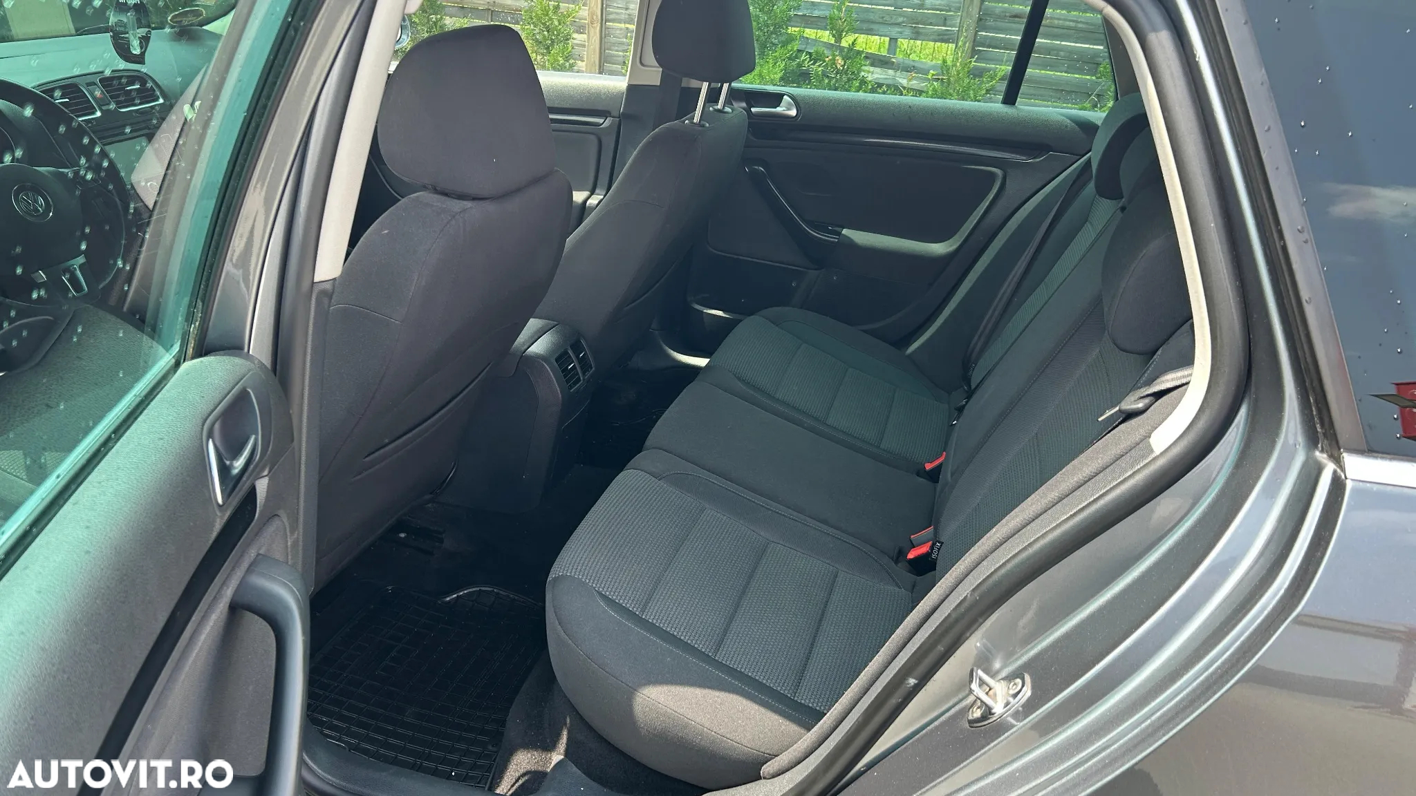 Volkswagen Golf 1.6 TDI BlueMotion Technology Comfortline - 12