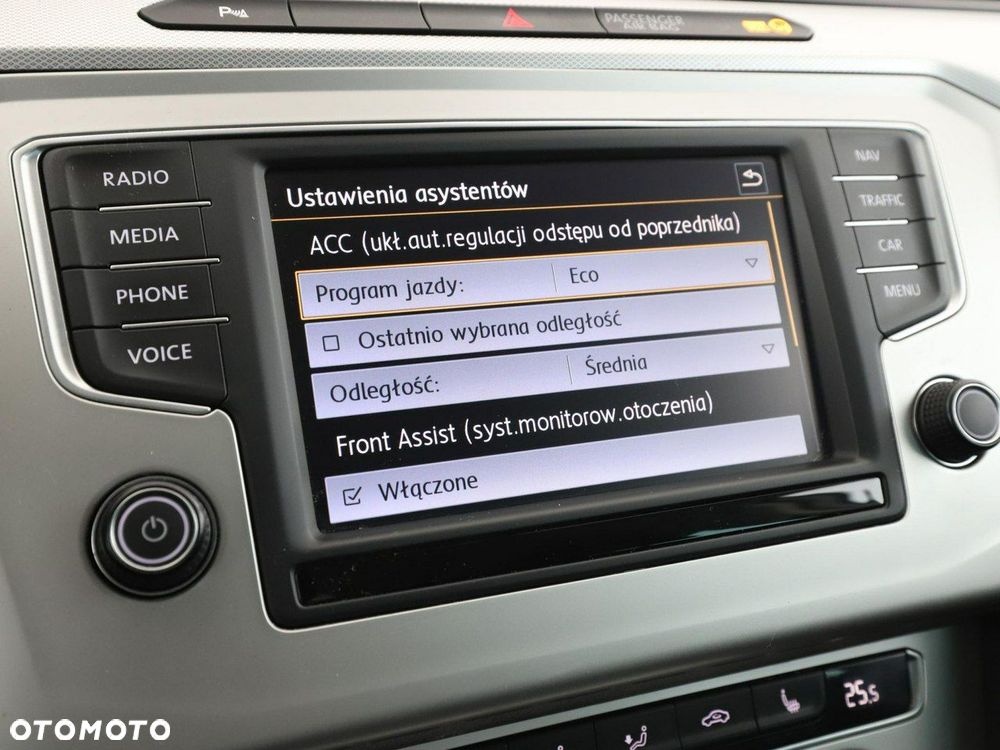 Volkswagen Passat - 26