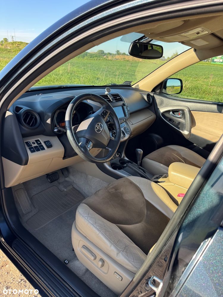 Toyota RAV4 - 13