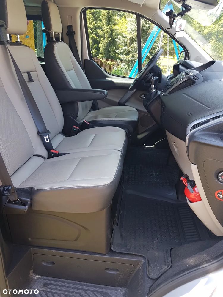 Ford Tourneo Custom - 27