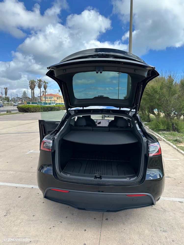 Tesla Model Y - 9