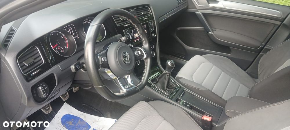 Volkswagen Golf - 22