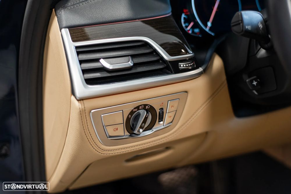 BMW 740 d xDrive Pack M - 26