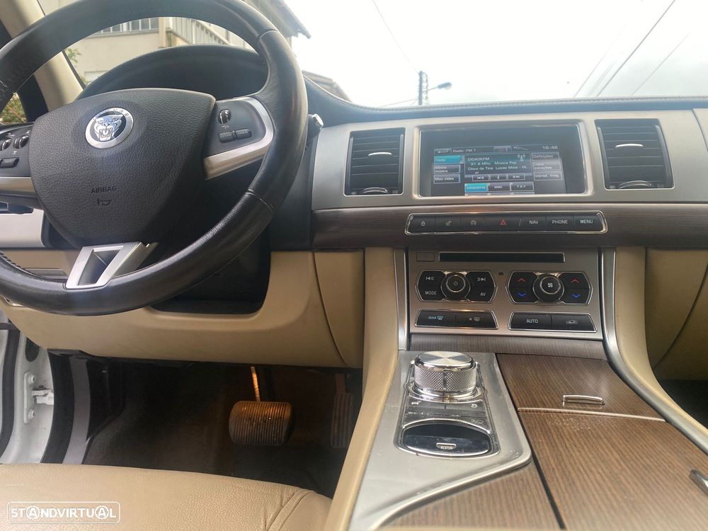 Jaguar XF Sportbrake 2.2 D Premium Luxury - 5