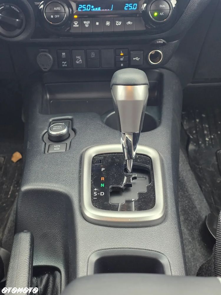 Toyota Hilux 2.8 D-4D Double Cab SR5+ 4x4 - 37