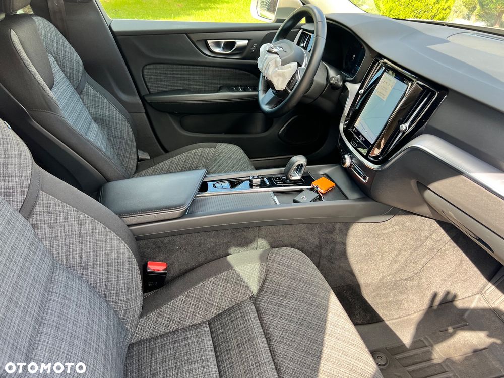Volvo V60 B4 D Momentum Pro - 27
