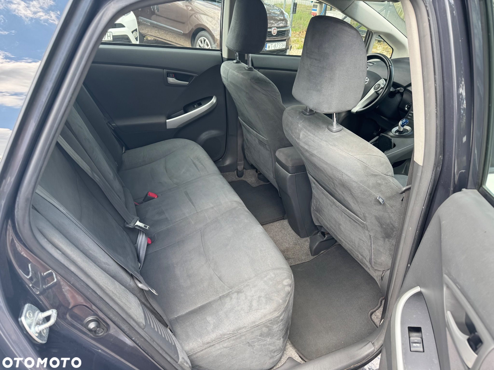 Toyota Prius (Hybrid) Comfort - 12