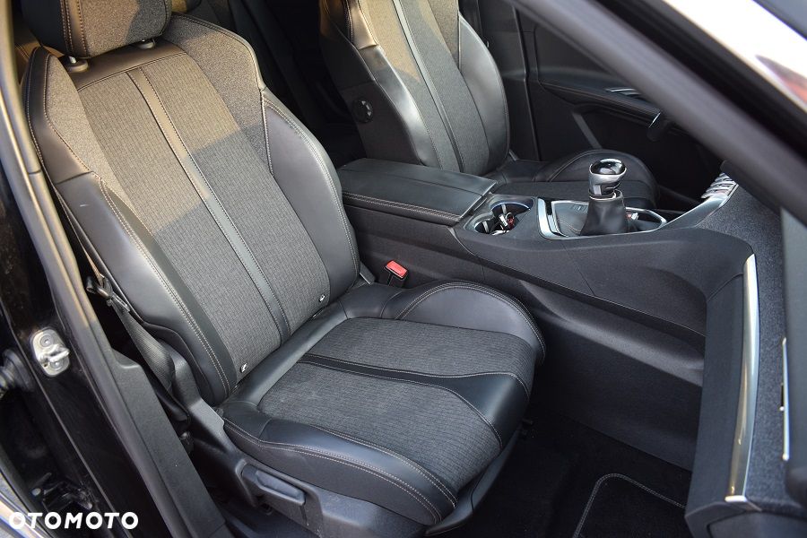 Peugeot 3008 PureTech 130 Stop & Start GPF Allure Business-Paket - 9