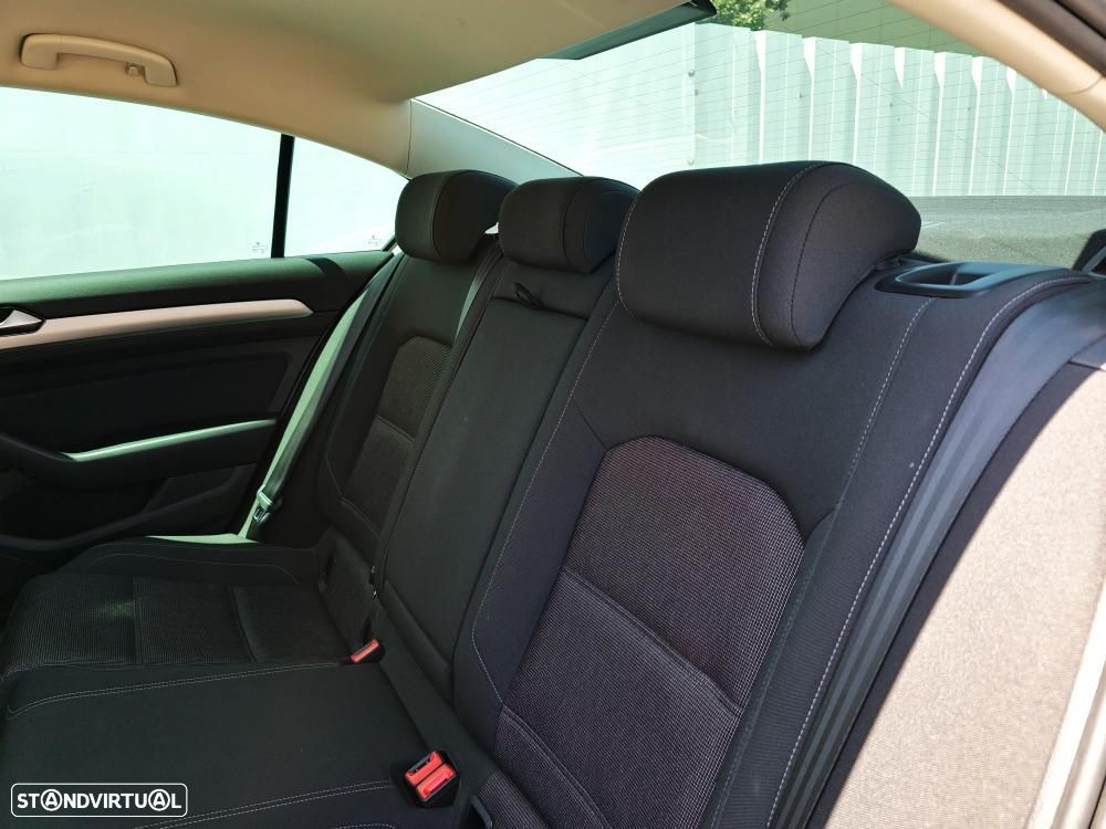VW Passat 1.6 TDI BlueMotion - 29