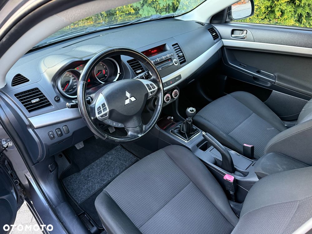 Mitsubishi Lancer 1.8 Intense - 12