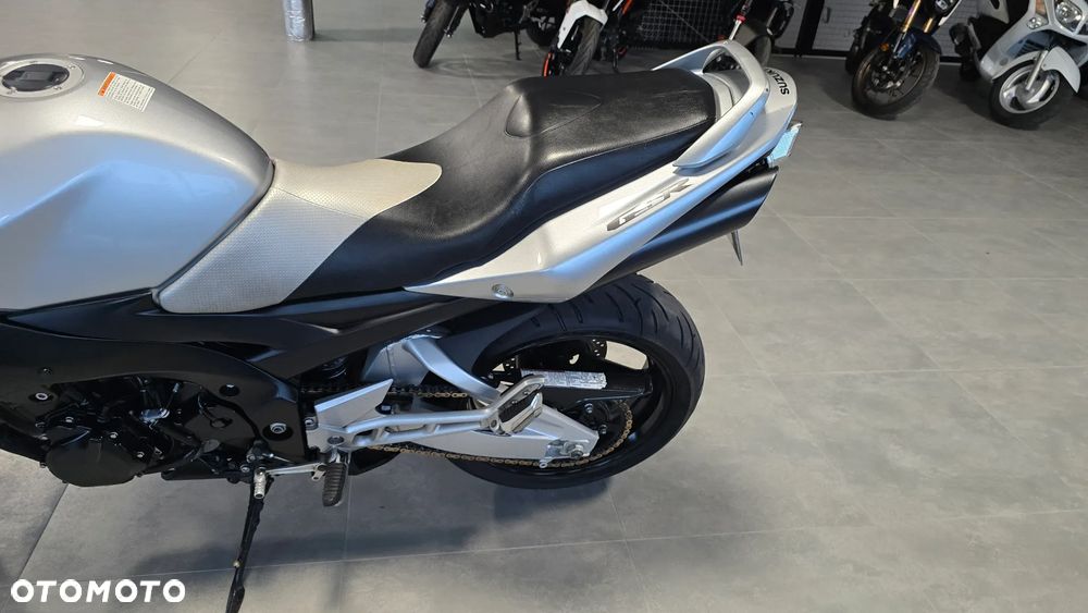 Suzuki GSR - 7