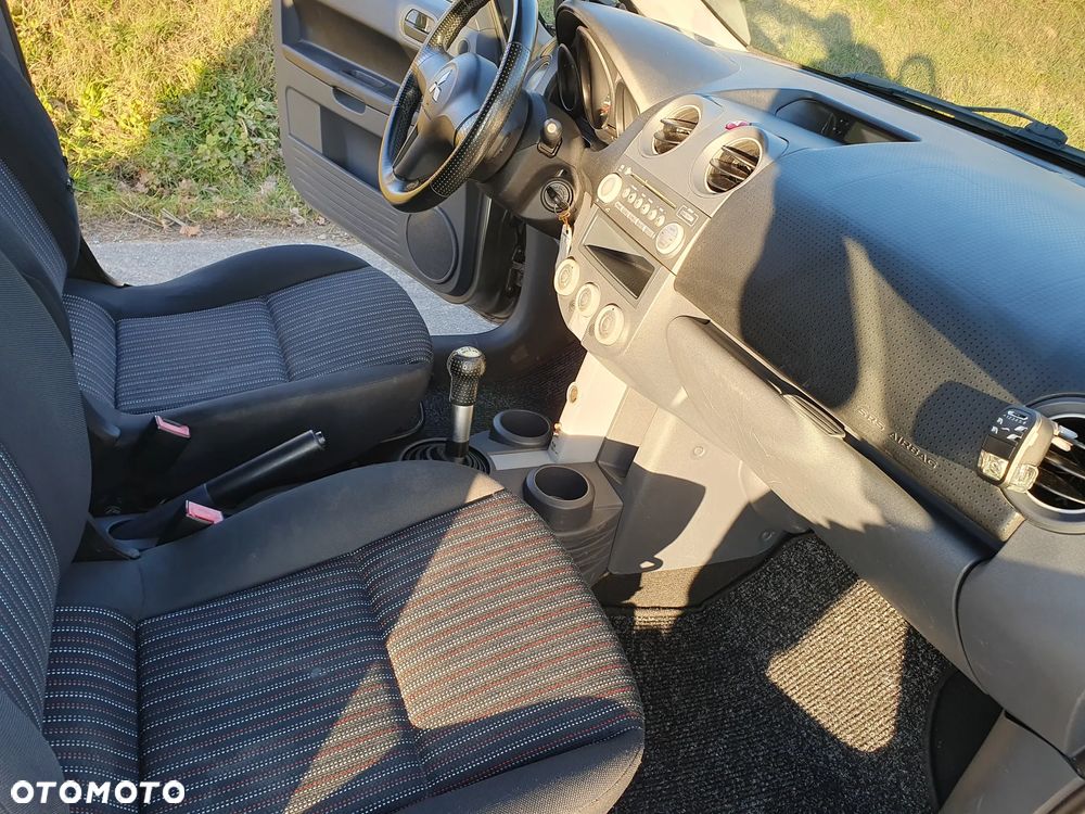 Mitsubishi Colt - 9