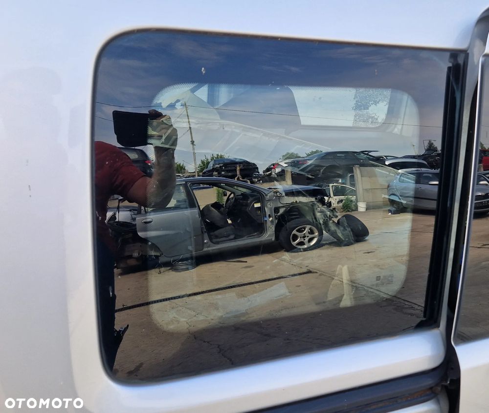 OPEL COMBO C SZYBA KAROSERYJNA PRAWY TYŁ - 1