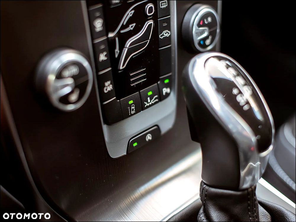 Volvo V40 - 25