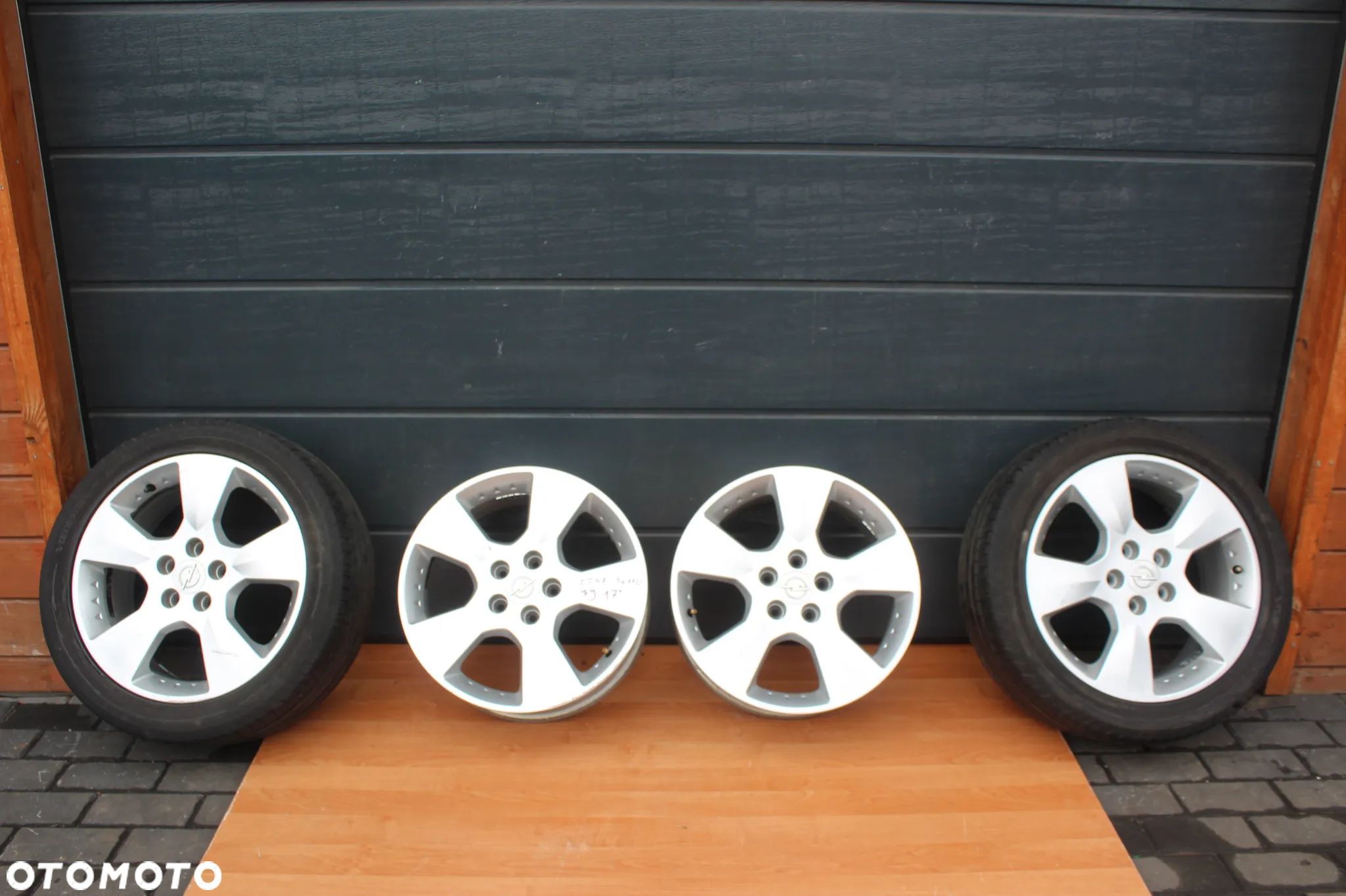 KOŁA FELGI ALUMINIOWE OPONY OPEL ZAFIRA A B ASTRA H VECTRA C SIGNUM 17 CALI 5X110 ET47 225/45/17 - 1