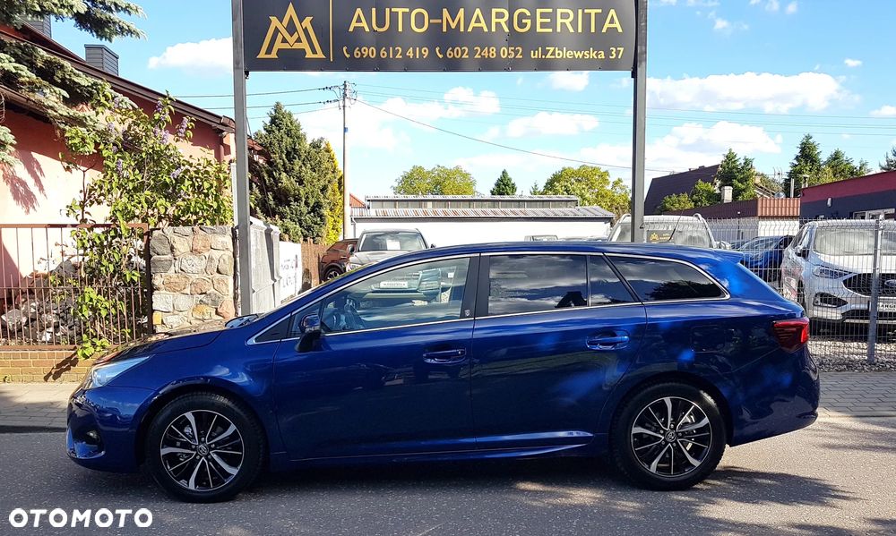Toyota Avensis Touring Sports 1.8 Team Deutschland - 3