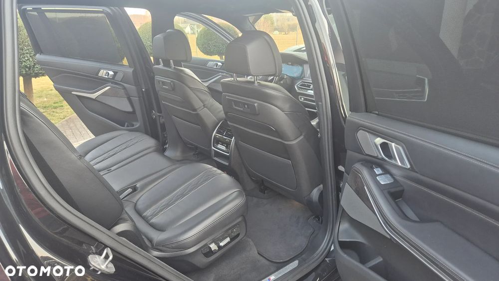 BMW X7 M50i - 10