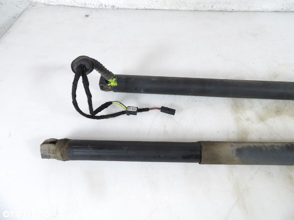 SKODA OCTAVIA III 3 KOMBI SIŁOWNIKI ELEKTRYCZNE KLAPY 5E9827852F - 2