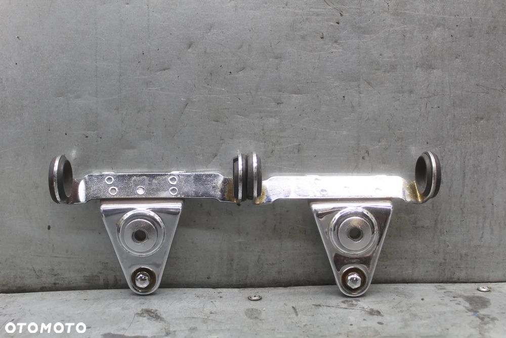 Suzuki GN 125 Mocowanie lampy przód uchwyt stelaż - 1