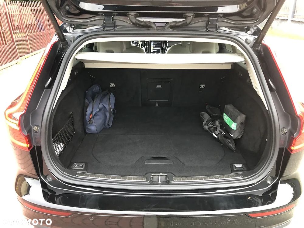 Volvo V60 B4 D Momentum Pro - 23