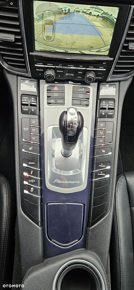 Porsche Panamera - 32