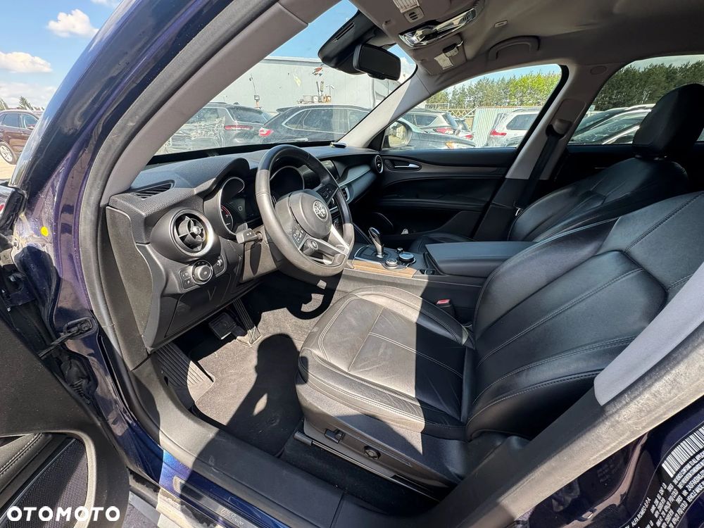 Alfa Romeo Stelvio - 10