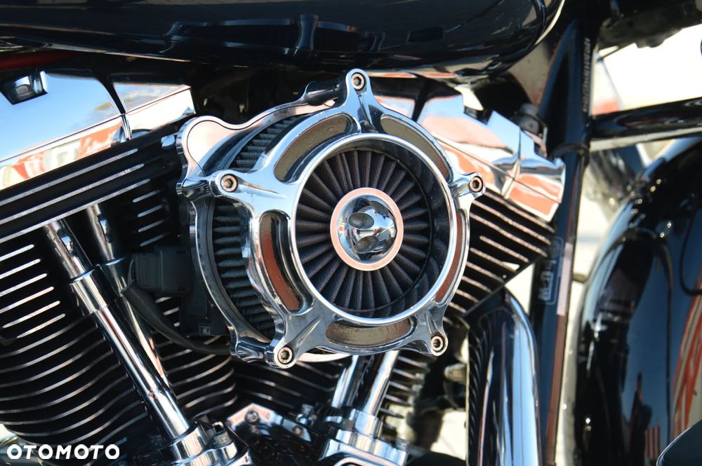 Harley-Davidson Touring Street Glide - 22