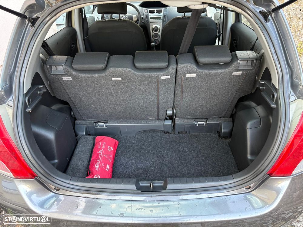Toyota Yaris 1.0 VVT-i AC Manual - 11