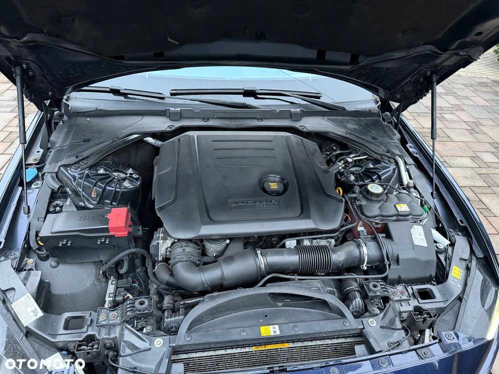 Jaguar XE 20d R-Sport - 32