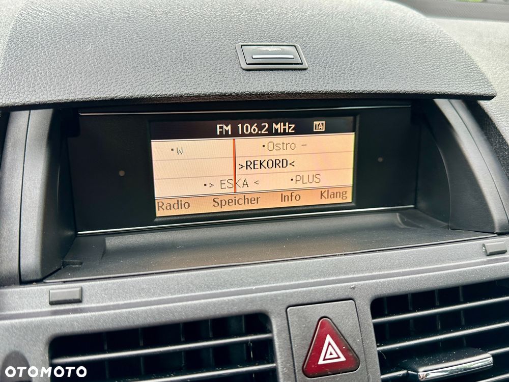 Mercedes-Benz Klasa C 180 BlueEFFICIENCY Avantgarde - 26