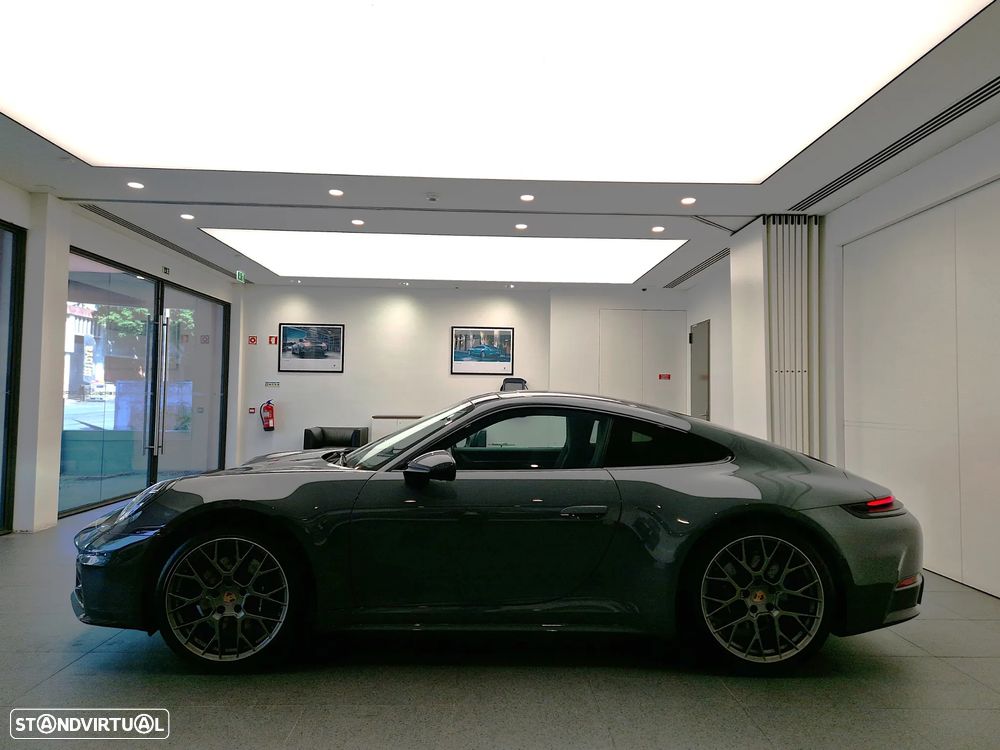 Porsche 911 (992) Carrera - 2