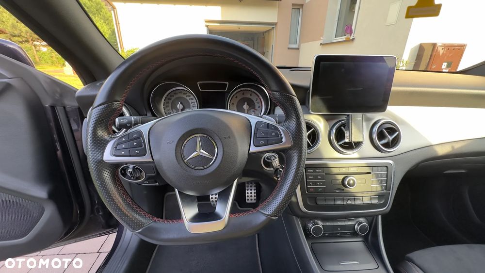 Mercedes-Benz CLA 200 7G-DCT AMG Line - 13