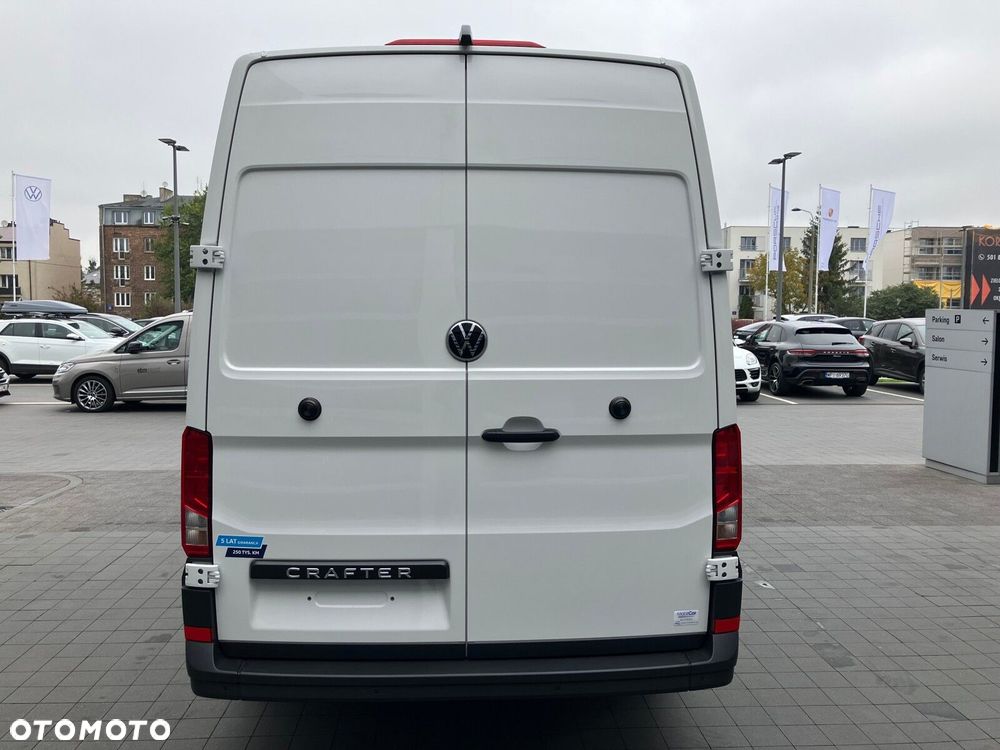 Volkswagen Crafter Crafter 35 Furgon z wysokim dachem silnik: 2,0 l EURO VI SCR 163 KM / skrzynia biegów: Przedni napęd automatyczna 8-biegowa rozstaw osi: 4490 mm - 10