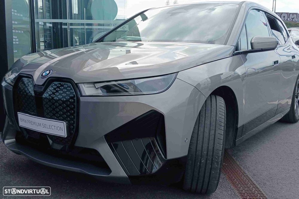 BMW iX xDrive 40 Pack Desportivo - 13