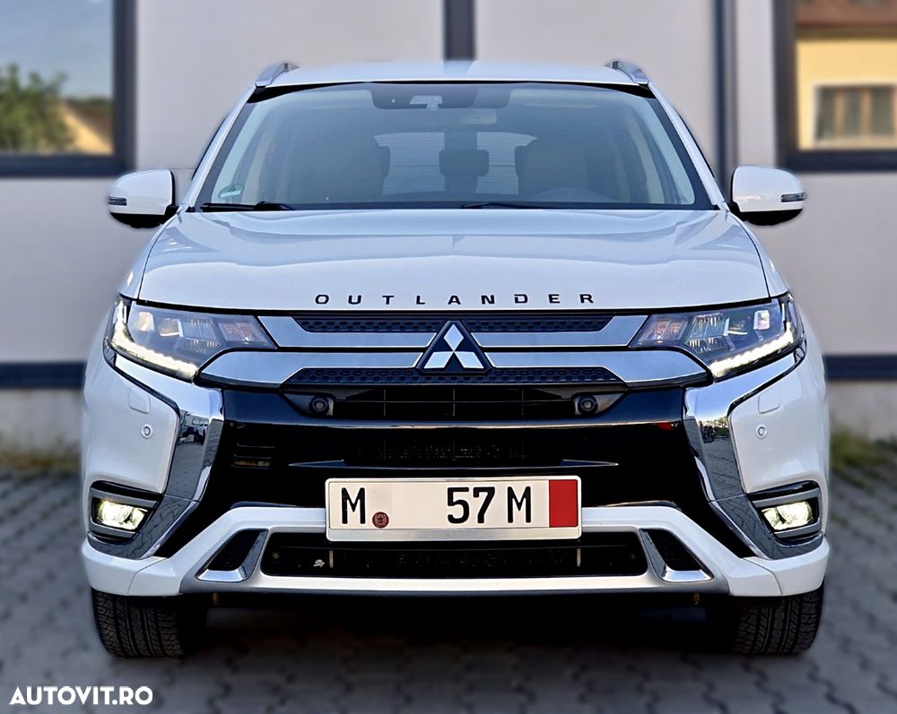 Mitsubishi Outlander - 2