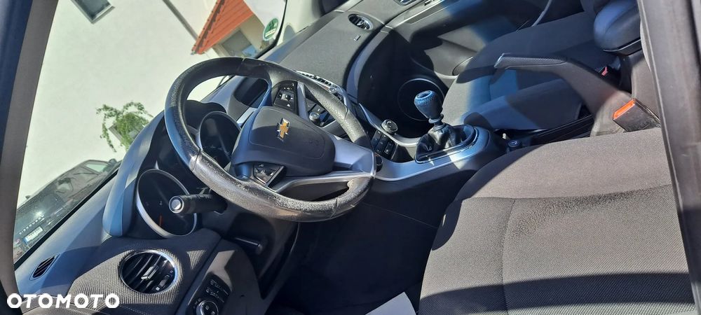 Chevrolet Cruze 1.6 LS+ - 16