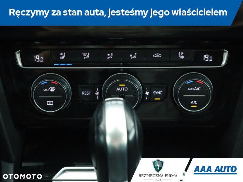 Volkswagen Passat - 17