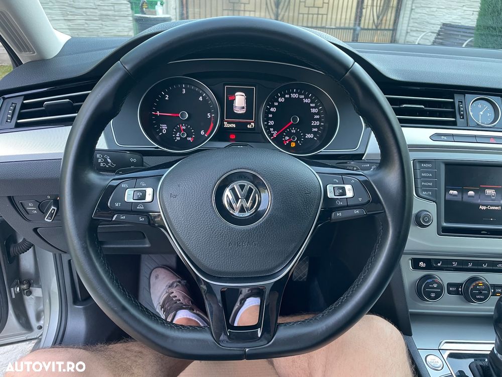 Volkswagen Passat - 30