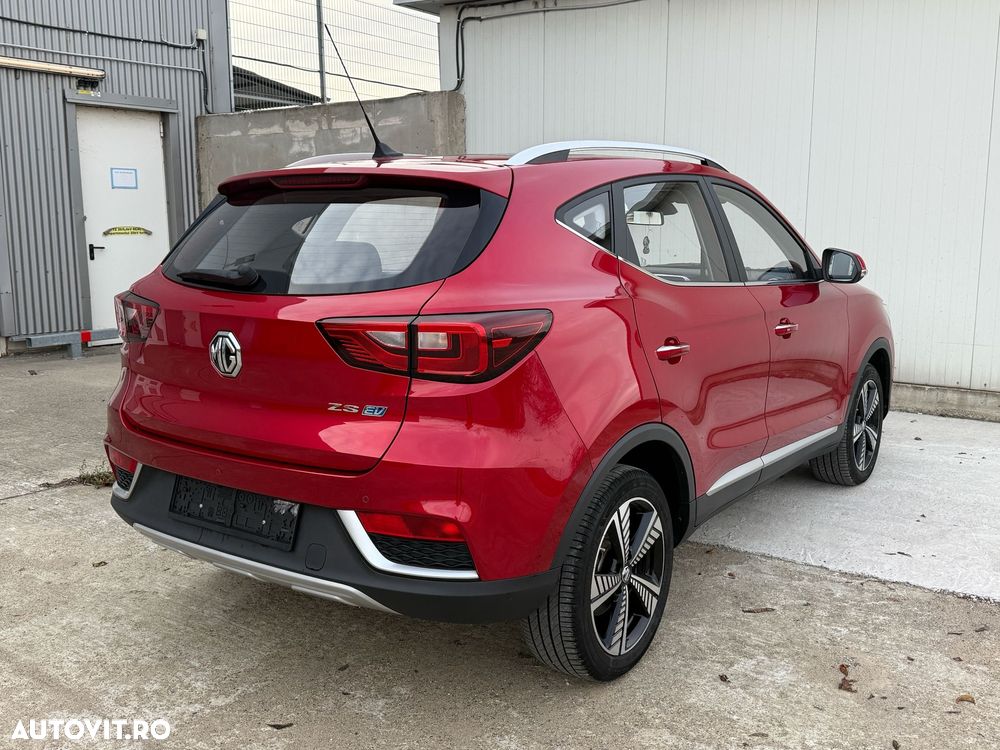 MG ZS EV Luxury - 10