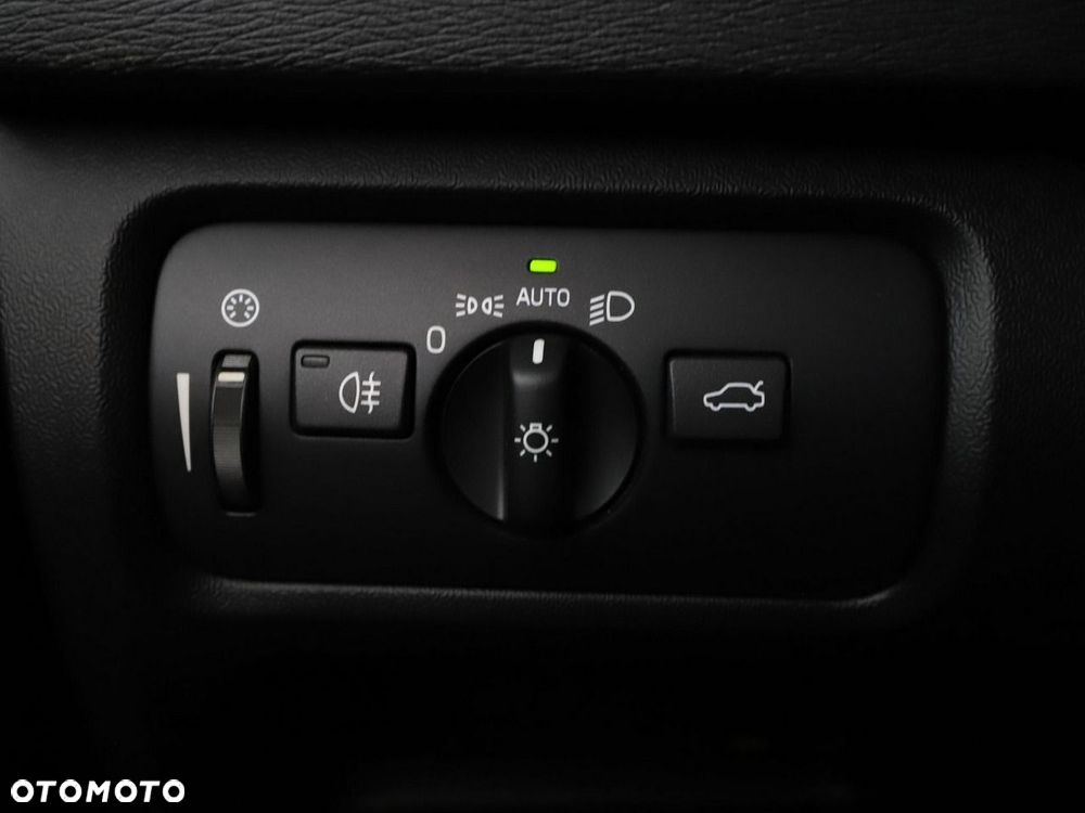 Volvo V40 T2 Momentum - 32