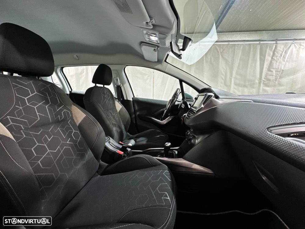 Peugeot 2008 1.6 e-HDi Allure 2-Tronic - 30