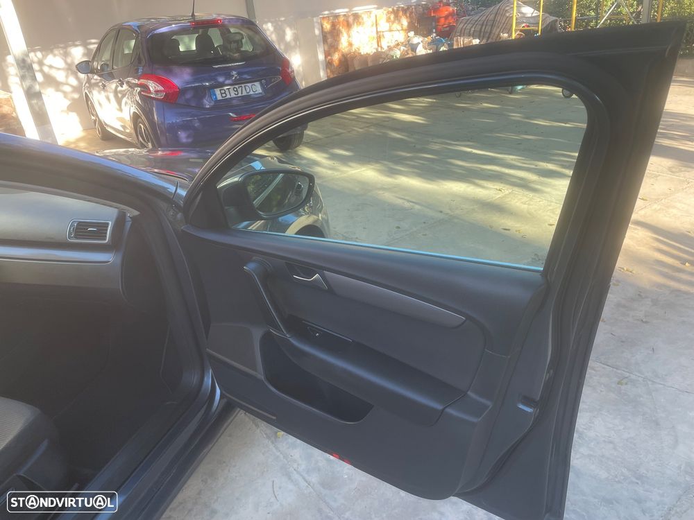 VW Passat Variant 1.6 TDI BlueMotion Comfortline - 22