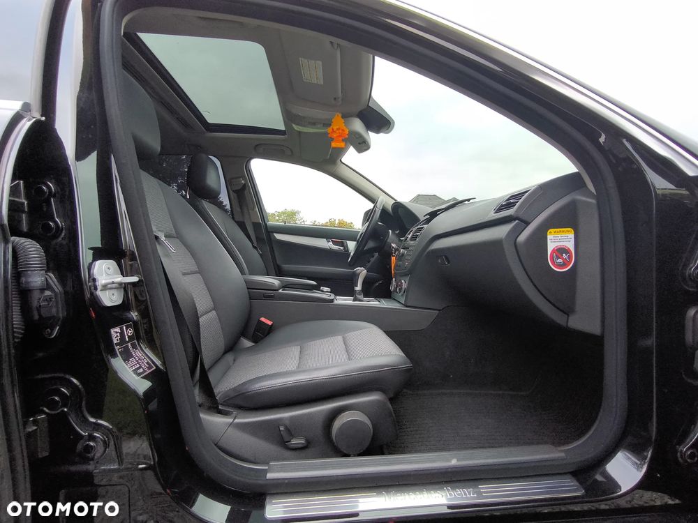 Mercedes-Benz Klasa C 180 T Kompressor Avantgarde - 32