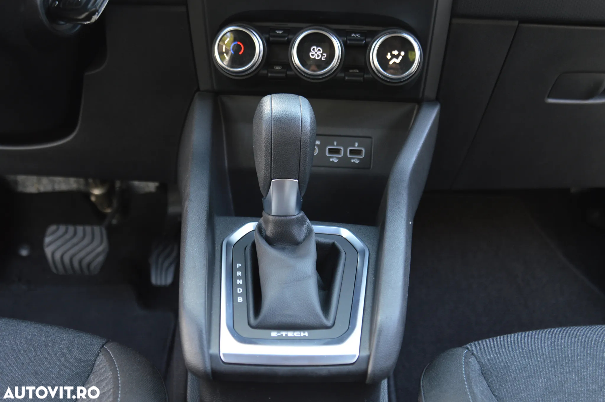 Renault Clio E-TECH Hybrid 140 BUSINESS EDITION - 23